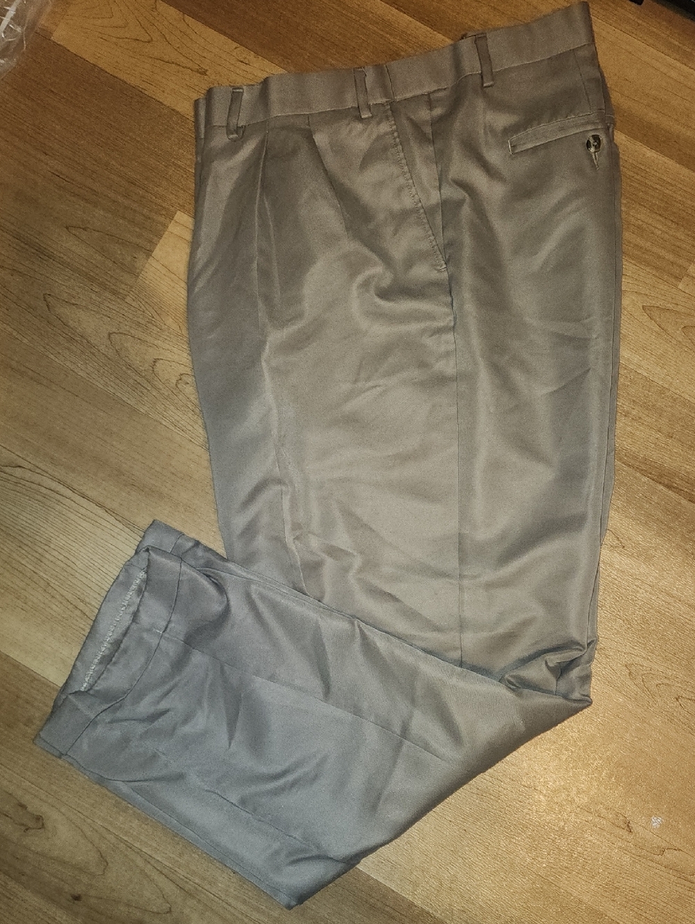 Savane Men's Pleated Dress Pants in Taupe Brown